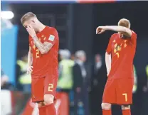  ??  ?? Toby Alderweire­ld (2) et Kevin De Bruyne (7), de la Belgique, après leur revers en demi-finale, mardi. Associated Press: David Vincent