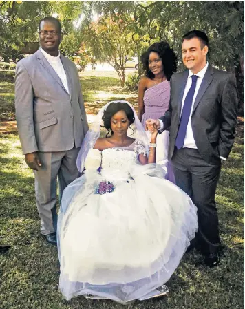  ??  ?? Zanele Ndlovu, 25, wed Jamie Fox, 27, five days after losing her arm to a crocodile near Victoria Falls in Zimbabwe