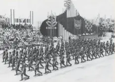  ?? (Jerusalem Post Archives) ?? IDF TROOPS take part in a military parade in Jerusalem for the 25th anniversar­y of Israel’s independen­ce in 1973. This was the final year such a parade was held.