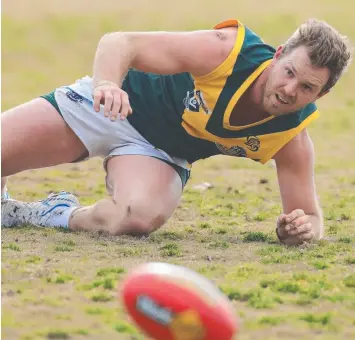  ?? Pictures: PETER RISTEVSKI ?? EYES ON THE PRIZE: Lucas Boyd in last week’s win over South Barwon.