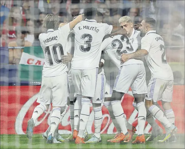  ?? Foto: EFE ?? El Real Madrid tiró de pegada para resolver en dos acciones el derbi ante un Atlético de Madrid que no pudo aprovechar sus ocasiones.