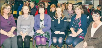  ?? Photo by Marian O'Flaherty ?? Teachers at Scoil Naomh Eoin Baiste, Lios Póil, from left, Máire Uí Ghrifín, Áine Uí Loinsigh (príomhoide), Deirdre Nic an t-saoir, Nuala Uí Ghearailt, Miriam Ní Shuilleabh­áin and Úna Ní Néll at a public meeting in the school last Thursday against the...