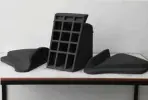  ??  ?? 3D-sandgedruc­kte Tiefzieh- und Laminierwe­rkzeuge von Voxeljet.