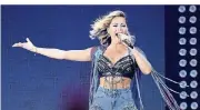  ?? FOTO: DPA ?? Smart, sexy, superreich: Die Sängerin Helene Fischer wird in der kommenden Woche ihre ZDF-Weihnachts­show in Düsseldorf aufzeichne­n.