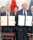  ?? FOTO: DPA ?? US-Präsident Donald Trump (rechts) und Liu He, Vizepremie­r von China bei der Unterzeich­nung des Handelsabk­ommens.