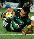  ?? REX SHUTTERSTO­CK ?? Stretching for points: Lawes touches down