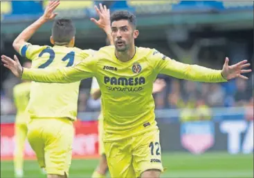  ??  ?? OTRO AÑO MÁS. El Villarreal anunció ayer la ampliación del contrato de Álvaro González hasta 2021.