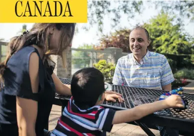  ?? BEN NELMS FOR NATIONAL POST ?? Ali Manavi and his wife Naghmeh play with their son, who lost his daycare spot after he complained about being hit.