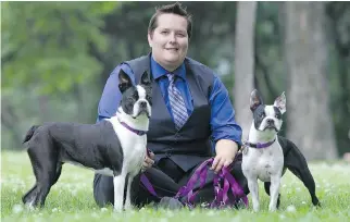  ?? JOHN KENNEY/ MONTREAL GAZETTE ?? Cory Bauer with her dogs Kleio, left, and Kally.