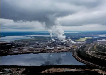  ??  ?? The Athabasca oil sands near Fort McMurray, Alta., where refineries dominate the landscape