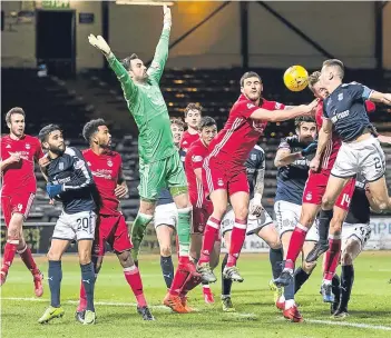  ?? Picture: SNS Group. ?? Cammy Kerr causes late problems in the Aberdeen box but the ball was eventually cleared as the Dons held on for victory.