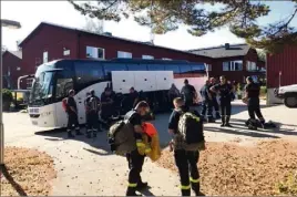  ?? (Photo DR/Sdis ) ?? Arrivés hier à Stockholm, les renforts varois devaient rallier le centre de la Suède.