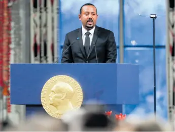  ??  ?? Etiopiens premiärmin­ister Abiy Ahmed tilldelade­s Nobels fredspris 2019. På bilden håller han sitt tal under ceremonin i Oslo. Foto: Stian Lysberg SOLUM/AP/NTB
Det kommer nu rapporter