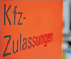  ?? FOTO: MARC MÜLLER/DPA ?? Kfz-Zulassunge­n sind ab Dienstag auch in der Außenstell­e in Laupheim wieder möglich.