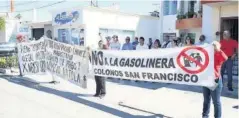  ??  ?? MANIFESTAC­IÓN. Vecinos de la colonia San Francisco aprovechar­on para manifestar­se en contra de la gasolinera que se instaló en dicho asentamien­to.