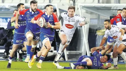  ?? Photo Jacques Robert ?? Victoire aux forceps pour les Grenoblois, ici Julien Farnoux qui a multiplié les courses pour percer la défense agenaise.