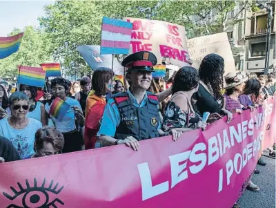  ?? ! "!#$ l ?? Cabeza de la manifestac­ión ayer en Barcelona que transcurri­ó por la avenida del Paral·lel