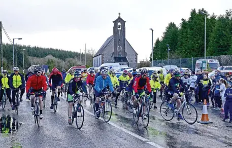  ?? Pic: Tom Callanan. ?? Cyclists at the start of the Stonepark Warrior Challenge in Cloonloo on Sunday, raising money for Stop Suicide.