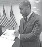  ??  ?? Nevada Rep. Steven Horsford, a Democrat and head of the Congressio­nal Black Caucus Census Task Force, showed the toolkit he has given to caucus members.