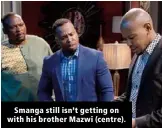  ??  ?? Smanga still isn’t getting on with his brother Mazwi (centre).