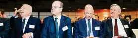  ??  ?? OeNB-Gouverneur Ewald Nowotny (mit Direktoren Andreas Ittner, Kurt Pribil, Peter Mooslechne­r): „Gegenteil von politische­r Bestellung“
EXPA