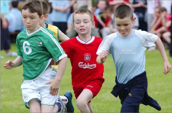  ??  ?? June 2005 - Tierghnan Lavery (Left) and Brian McGeown (Centre) on their way to completing the 2nd class heats at the Scoil Mhuire na nGael sports day.