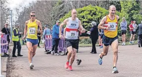  ?? ?? On his way Law’s Darran Muir (No.40) in action at the National Road Relays (Pic by Bobby Gavin)