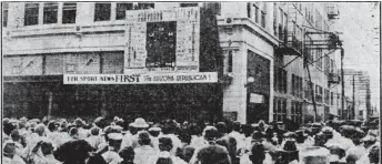  ??  ?? Introduced in 1921, the Arizona Republican Wonder Board astounded local baseball fans, who gathered at Adams and Central to “see” what was happening on a ballfield 2,100 miles away. MESA HISTORICAL MUSEUM