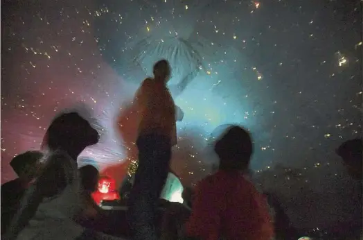  ?? Guiseppe Barranco/Staff file photo ?? Children view constellat­ions from a portable planetariu­m Aug. 21, 2017, just days before Hurricane Harvey flooded the upper Texas coast.