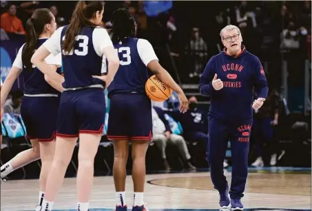  ?? Charlie Neibergall / Associated Press ?? UConn coach Geno Auriemma talks to some players during a practice session during the Final Four on April 2 in Minneapoli­s.