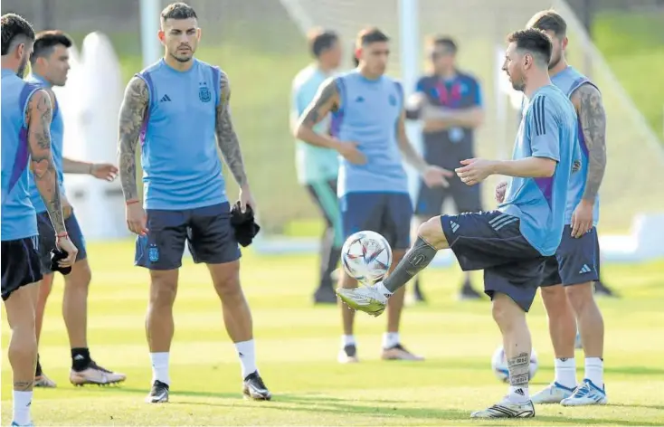  ?? Foto: Efe ?? Leo Messi se ejercita junto al resto de compañeros de la selección argentina.