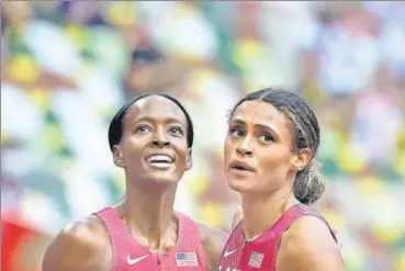  ?? AFP VIA GETTY IMAGES ?? Americans Sydney Mclaughlin (right) and Dalilah Muhammad after the women’s 400m hurdles final on Wednesday.