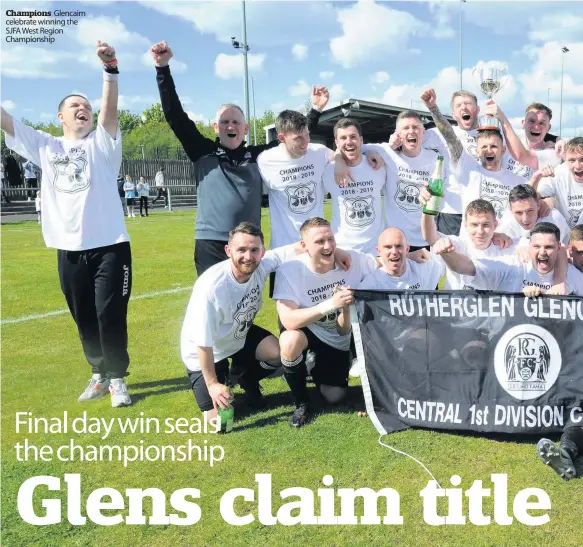  ??  ?? Champions Glencairn celebrate winning the SJFA West Region Championsh­ip