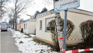  ?? Foto: Bernd Hohlen ?? Im betreuten Wohnen in der Hintermayr Straße fiel die Heizung aus. Die Berufsfeue­rwehr lieferte vorsichtsh­alber Schlafsäck­e aus einem Notfall Depot.