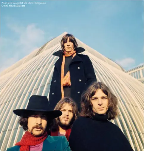  ??  ?? Pink Floyd fotografat­i da Storm Thorgerson © Pink Floyd Music Ltd