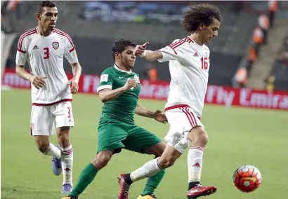  ?? AFP file ?? UAE’s Omar Abdulrahma­n (right) and Walid Abbas (left) fight for the ball with Saudi Arabia’s Yahia Al Shehri (centre) during their World Cup 2018 Asian qualifying match in Abu Dhabi. —