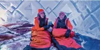  ?? Foto: Dirk Schwarz, Iglootel, tmn ?? Polarschla­fsäcke und Rentierfel­le schützen im Iglu Hotel vor der Kälte.