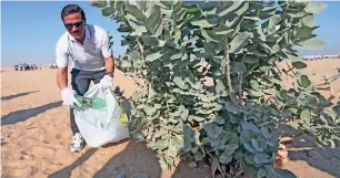  ?? — Photos by Dhes Handumon ?? Sultan Al Mansouri during the Dubai leg of Clean-Up UAE on Saturday.