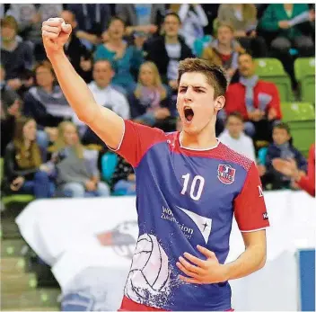  ?? FOTO: BISKUP/TV BLIESEN ?? Moritz Reichert hat es vom TV Bliesen aus weit geschafft. Vom deutschen Volleyball-Bundesligi­sten United Volleys Rhein-Main ist er in diesem Sommer zum französisc­hen Europapoka­lsieger Tours VB gewechselt.