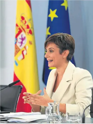  ?? FERNANDO ALVARADO / EFE ?? La portavoz del Gobierno, Isabel Rodríguez, comparece ayer tras el Consejo de Ministros.