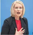  ?? FOTO: DPA ?? Bundesfami­lienminist­erin Manuela Schwesig (SPD) nimmt Betriebe stärker in die Pflicht.