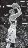  ?? JOHN BAZEMORE / AP ?? Kyle Korver hits a threepoint­er to tie the NBA record for consecutiv­e games with a three pointer against the LA Clippers on Wednesday.