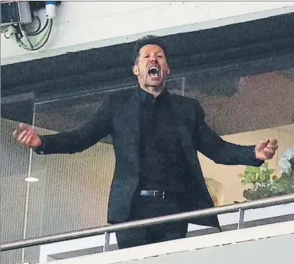  ??  ?? Diego Simeone vivió desde un palco del estadio el pase del Atlético a la final de la Europa League. Y lo celebró como un hincha más