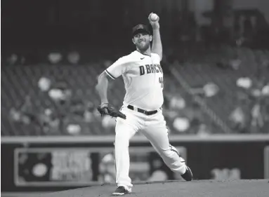  ?? MICHAEL CHOW/THE REPUBLIC ?? Diamondbac­ks starting pitcher Madison Bumgarner (40) throws against the Oakland Athletics during the first inning at Chase Field on Monday night.