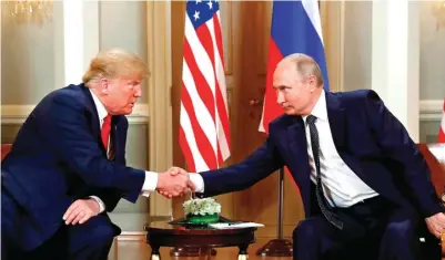  ?? KEVIN LAMARQUE/REUTERS ?? FORMAL PERDANA: Trump dan Putin berjabat tangan sebelum pertemuan empat mata di Finlandia kemarin (16/7).