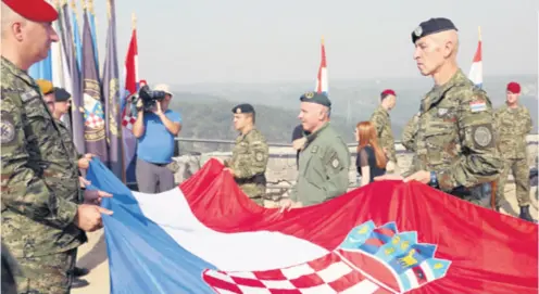  ??  ?? Hoće li i ove godine Knin umjesto simbola pobjede postati simbol novih podjela u društvu?