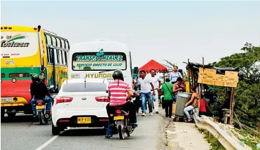  ?? ARCHIVO ?? Un bus intermunic­ipal transita por el puente de la Circunvala­r, donde han ocurrido varios atracos.