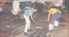  ??  ?? Trabajos de mejoramien­to vial fueron hechos esta semana en horario nocturno sobre la calle Mcal. Estigarrib­ia. Terminaría en 45 días.