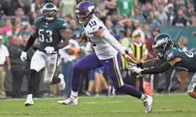  ?? JAMES LANG/USA TODAY ?? The Vikings’ Adam Thielen, pursued by Avonte Maddox and Nigel Bradham (53), had 7 receptions for 116 yards against the Eagles.