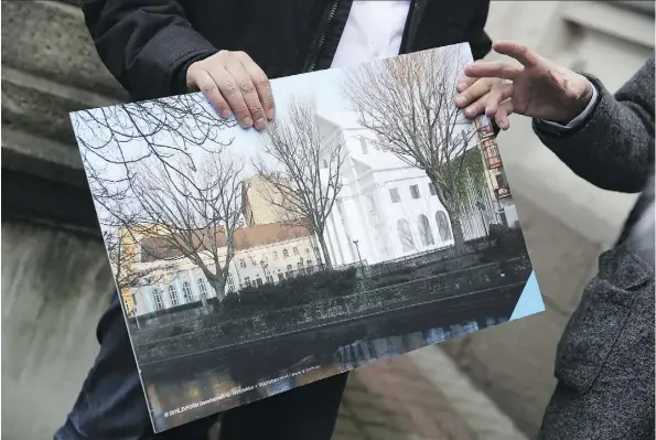  ?? SEAN GALLUP/GETTY IMAGES ?? A German campaign aims to restore the Fraenkeluf­er synagogue, which was built in 1916 and served Berlin’s Orthodox Jewish community before the building fell victim to the Night of Broken Glass in 1938 and was further damaged by Nazis during the Second...